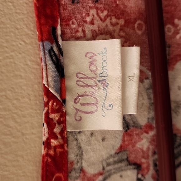 4 for $20 scrubs. Snowman holiday v neck top. Size xL - Picture 3 of 6